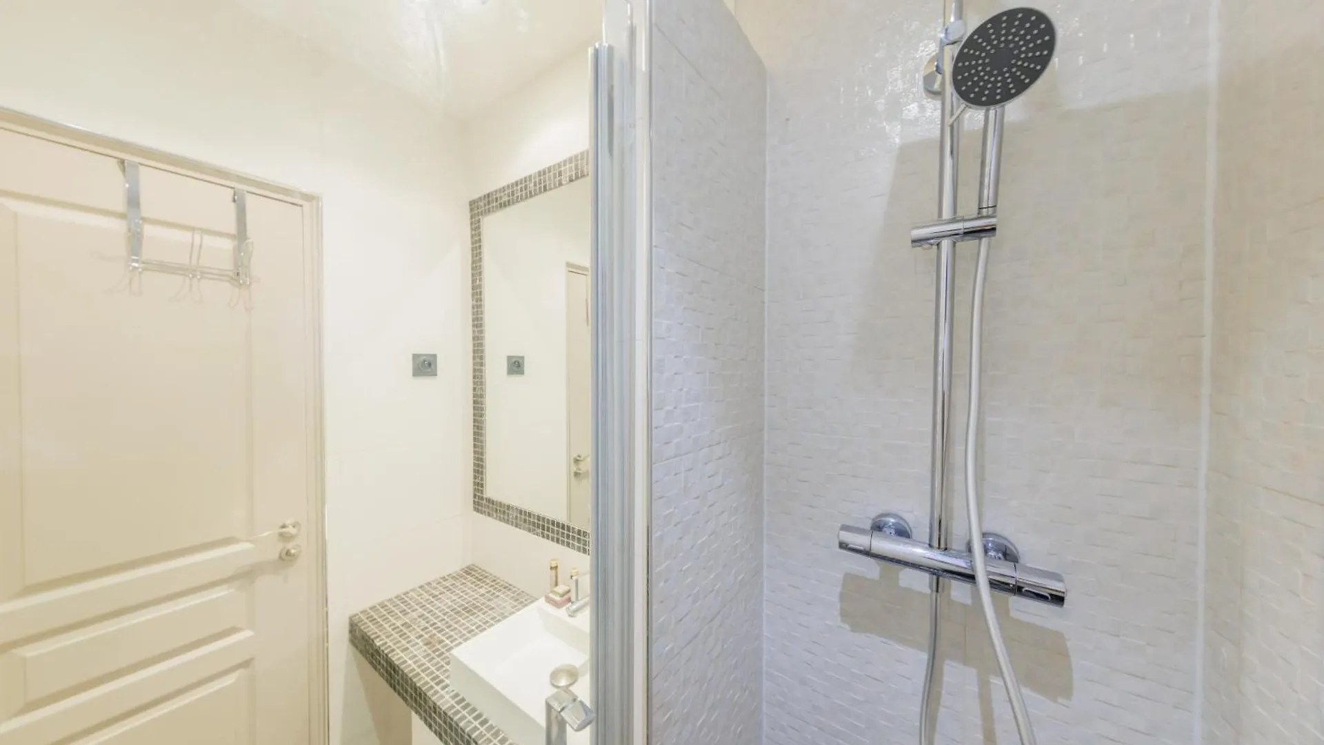 Apartment Cmg Residence Saint Lazare Paris France